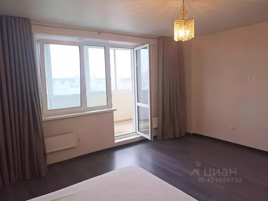 1-к кв. Челябинская область, Челябинск ул. Братьев Кашириных, 66 (55.2 ... - Фото 1