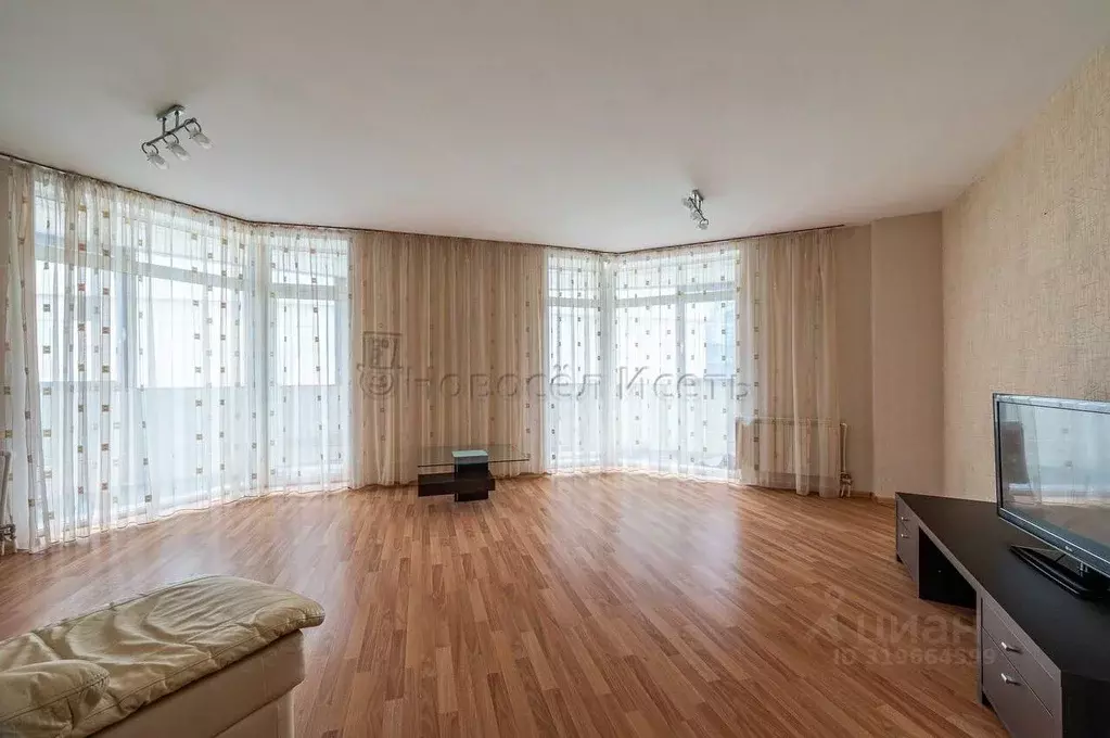 3-к кв. Свердловская область, Екатеринбург ул. Хохрякова, 43 (114.0 м) - Фото 1