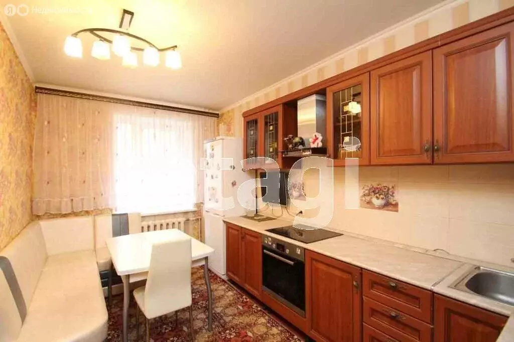 3-комнатная квартира: Тюмень, улица Карла Маркса, 8 (79.4 м) - Фото 1