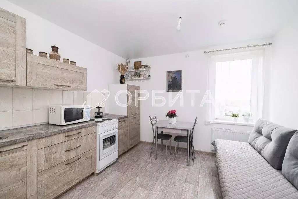 2-к кв. Тюменская область, Тюмень ул. Республики, 204к14 (61.0 м) - Фото 1