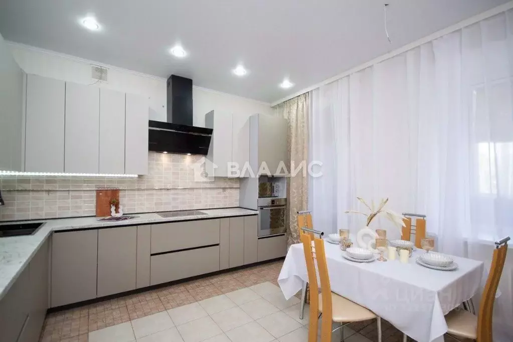 3-к кв. Саратовская область, Балаково ул. Гагарина, 72 (100.0 м) - Фото 1