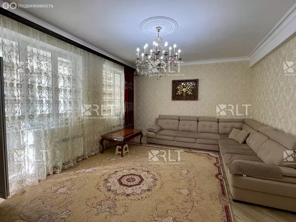 2-комнатная квартира: Махачкала, проспект Имама Шамиля, 101Е (90 м) - Фото 1