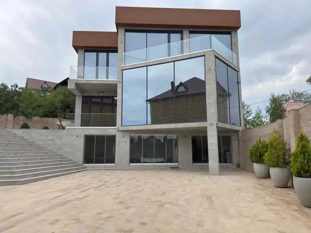 Дом в Дагестан, Дербент ул. Х. Тагиева, 84 (400 м) - Фото 0