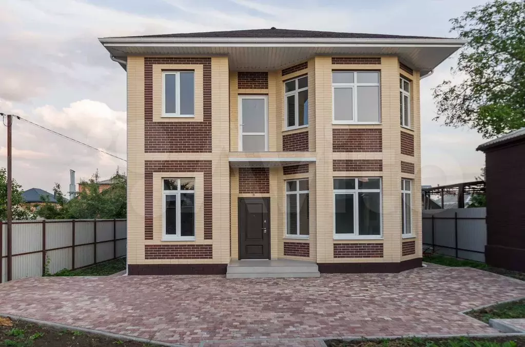 Дом 180 м на участке 4,5 сот. - Фото 0