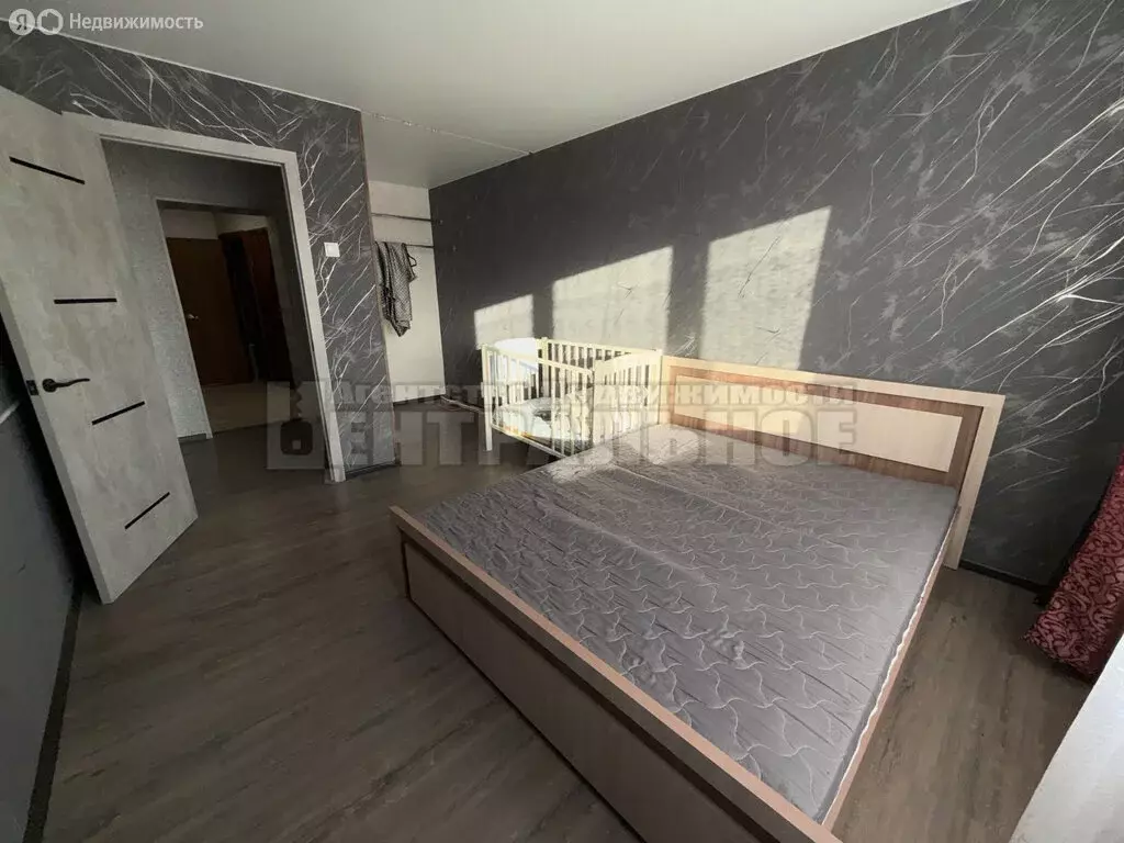 3-комнатная квартира: Смоленск, улица Строгань, 5 (63 м) - Фото 1