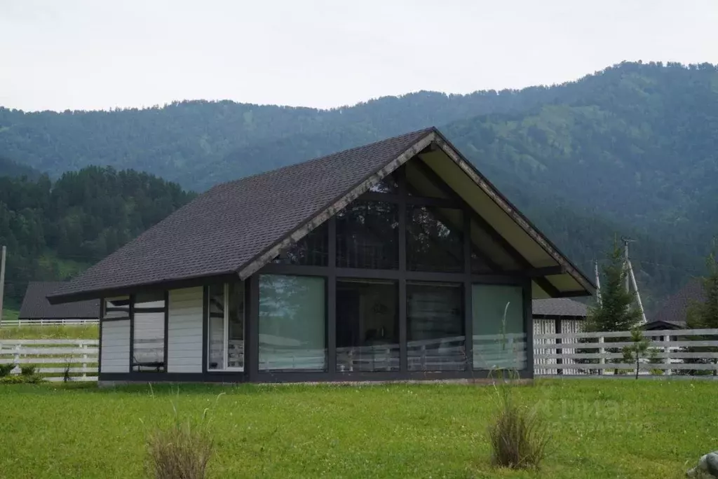 Дом в Алтай, Чемальский район, с. Чепош Чемальский тракт, 15-й км, ... - Фото 1