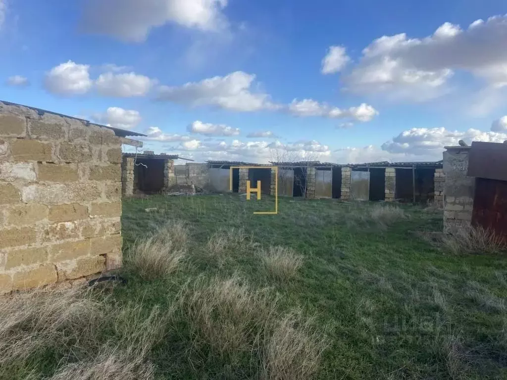 Участок в Крым, Сакский район, Суворовское с/пос, с. Лиманное  (400.0 ... - Фото 1