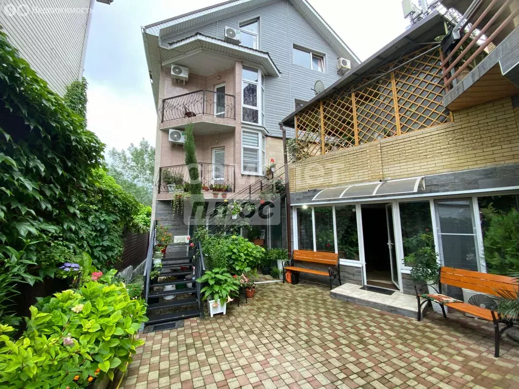 Дом в село Ольгинка, Черноморская улица, 1Г (330 м) - Фото 0