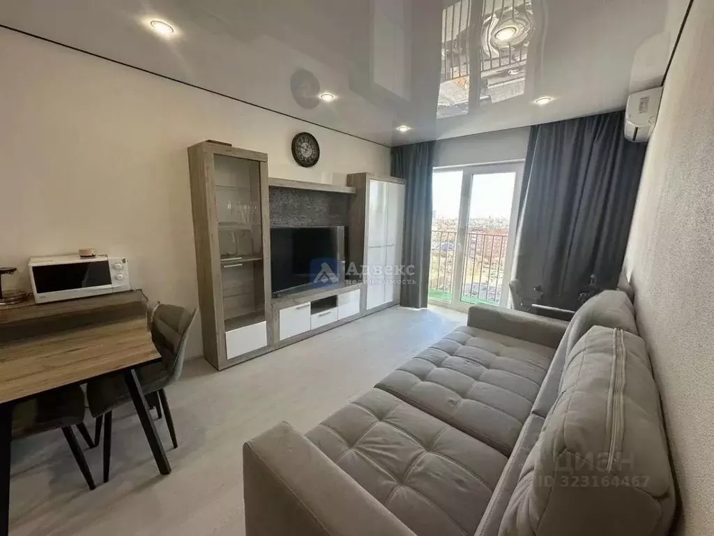 1-к кв. Тюменская область, Тюмень ул. Молодогвардейцев, 5 (43.0 м) - Фото 2