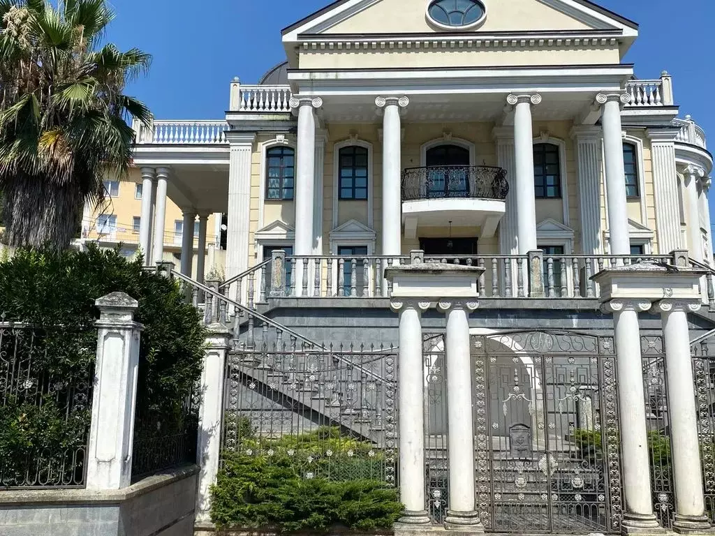 Дом в Краснодарский край, Сочи ул. Ручей Видный, 8Б (600 м) - Фото 1