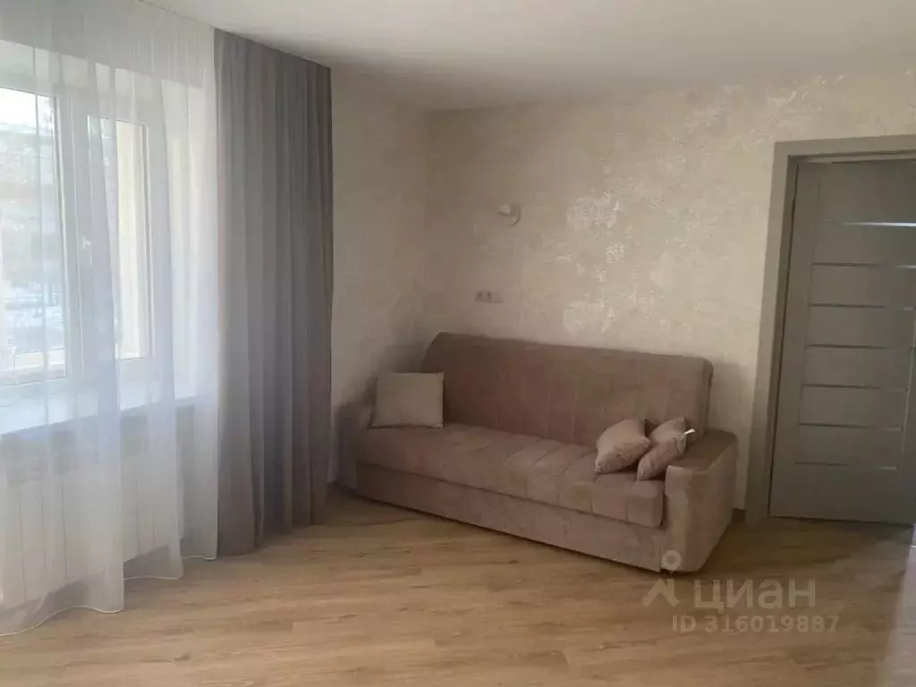 2-к кв. Псковская область, Пушкинские Горы рп ул. Ленина, 48 (52.0 м) - Фото 2