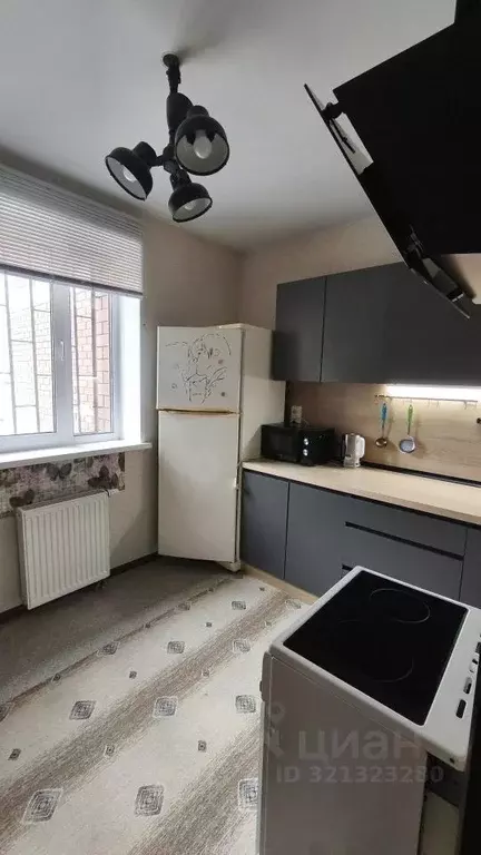 2-к кв. Ханты-Мансийский АО, Сургут ул. Мелик-Карамова, 4 (56.0 м) - Фото 1
