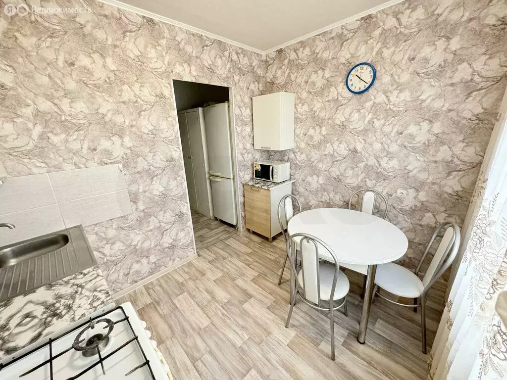 3-комнатная квартира: Нижнекамск, улица Бызова, 17 (68.9 м) - Фото 1
