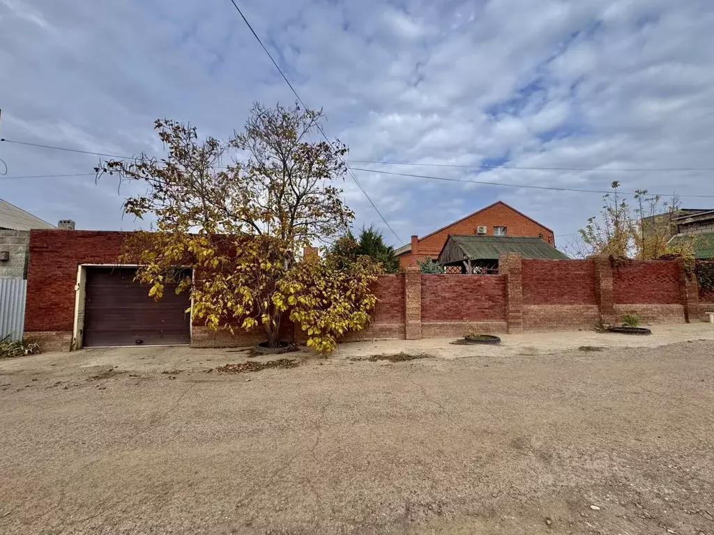 Дом в Астраханская область, Наримановский район, пос. Трусово Школьная ... - Фото 1