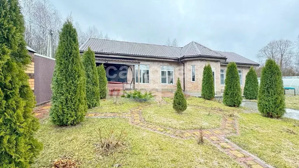 Дом в Калужская область, Перемышльский район, Ахлебинино с/пос, д. ... - Фото 1