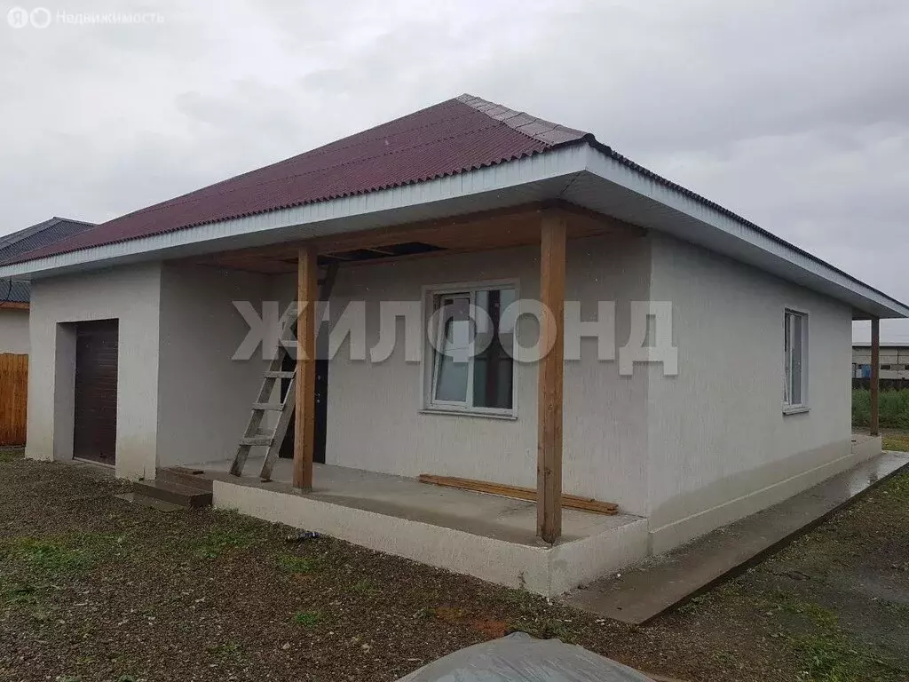 Дом в Усть-Абаканский район, посёлок Тепличный, Камская улица (121 м) - Фото 1