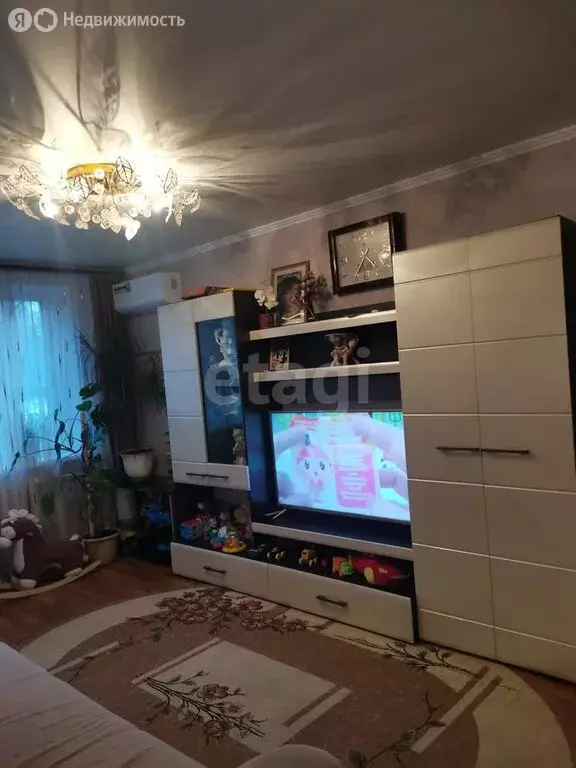 3-комнатная квартира: Саратов, улица имени В.Н. Мамонтовой, 4 (56 м) - Фото 1