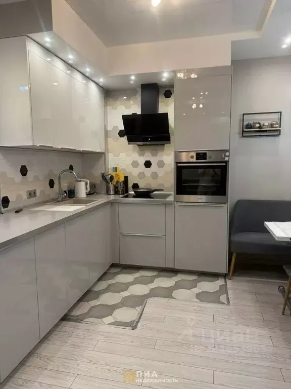 2-к кв. Санкт-Петербург ул. Орджоникидзе, 52 (70.9 м) - Фото 1