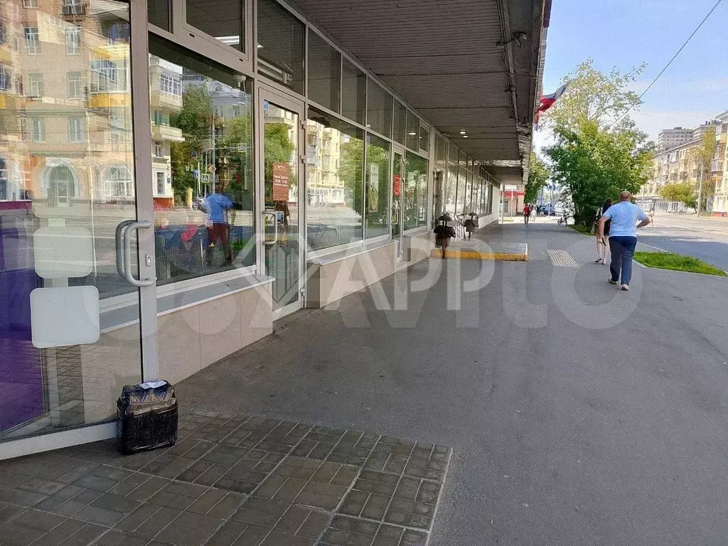 Сдается магазин на Первомайской, 54 м. первая линия - Фото 0