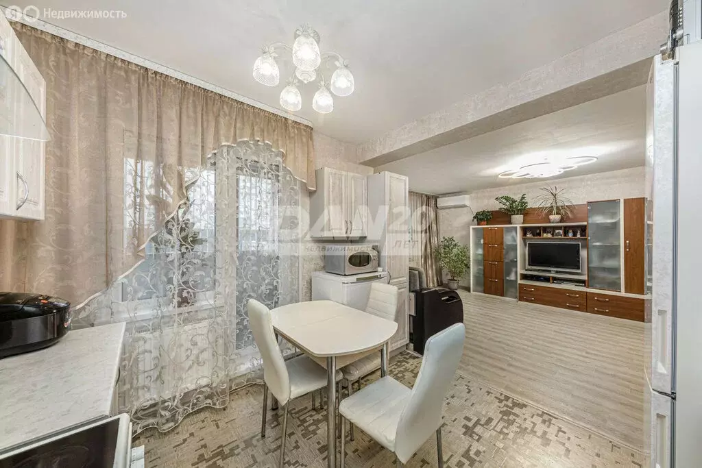 3-комнатная квартира: Западный, микрорайон Залесье, Раздольная улица, ... - Фото 0