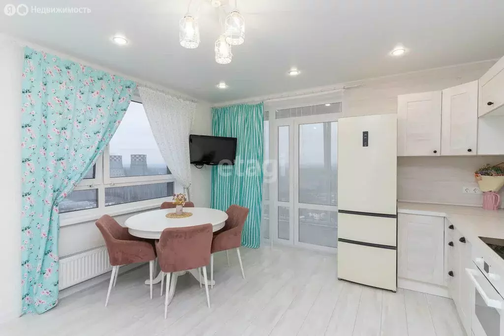 2-комнатная квартира: Тюмень, Родниковая улица, 4 (59.2 м) - Фото 2