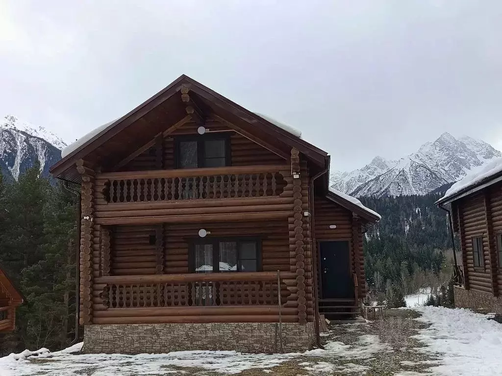 Дом в Карачаево-Черкесия, Зеленчукский район, с. Архыз ул. Ленина, ... - Фото 0