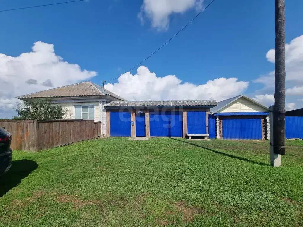 Дом в Тюменская область, Исетский муниципальный округ, с. Рафайлово ... - Фото 1