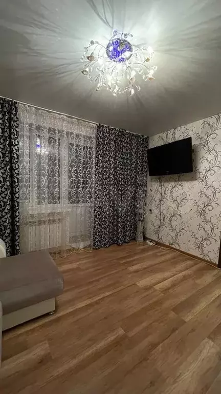 2-к. квартира, 60 м, 1/10 эт. - Фото 1