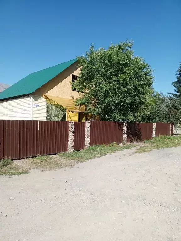 Дом в Алтай, Улаганский район, с. Акташ ул. Космонавтов, 3 (100 м) - Фото 0
