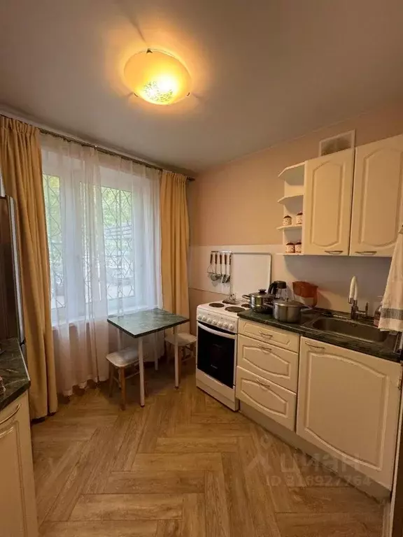 3-к кв. Москва ул. Лескова, 10А (57.9 м) - Фото 0