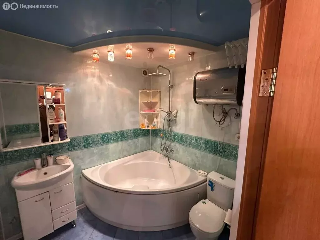 3-комнатная квартира: Петропавловск-Камчатский, улица Кирдищева, 10 ... - Фото 2