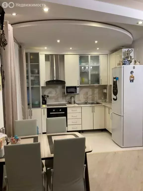3-комнатная квартира: Якутск, улица Фёдора Попова, 17 (72.2 м) - Фото 0
