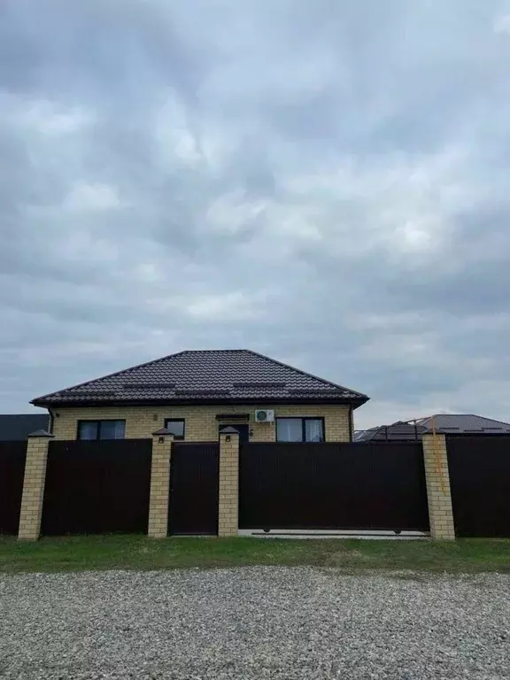 Дом в Краснодарский край, Динской район, Новотитаровская ст-ца ул. ... - Фото 2