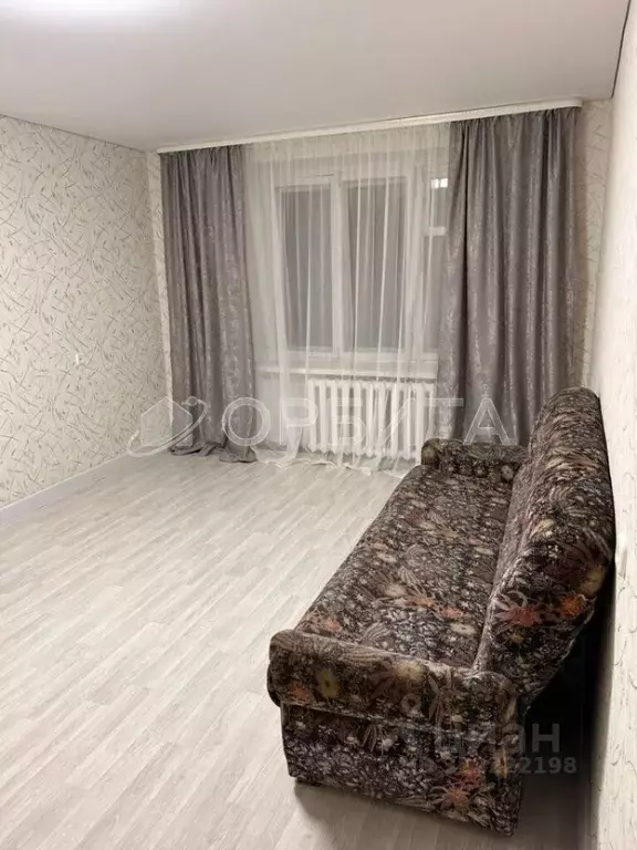 Комната Тюменская область, Тюмень ул. Олега Антонова, 6/2 (18.0 м) - Фото 1