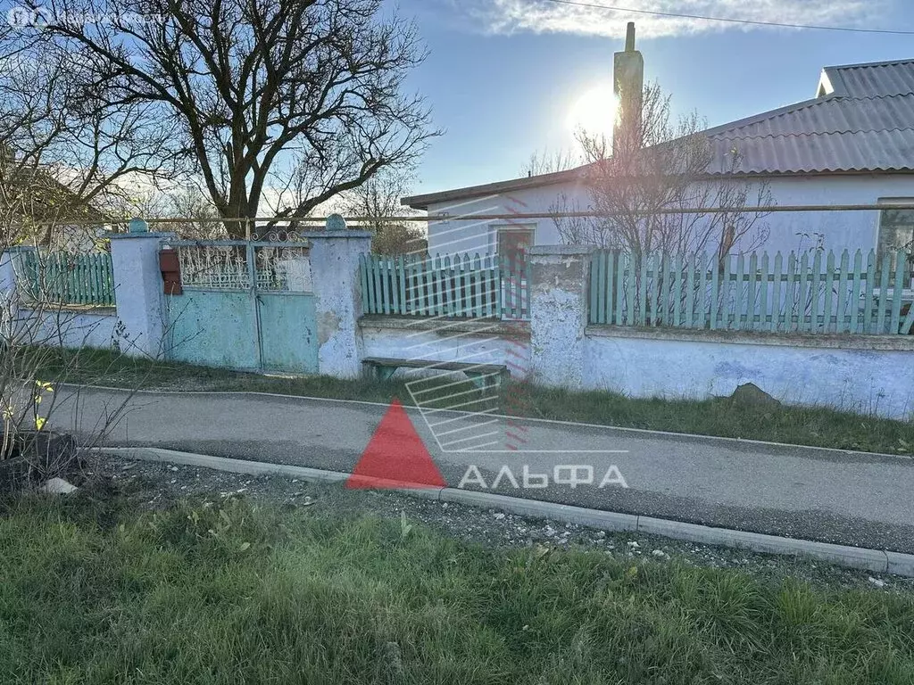 Дом в Сакский район, Вересаевское сельское поселение, село Глинка, ... - Фото 1