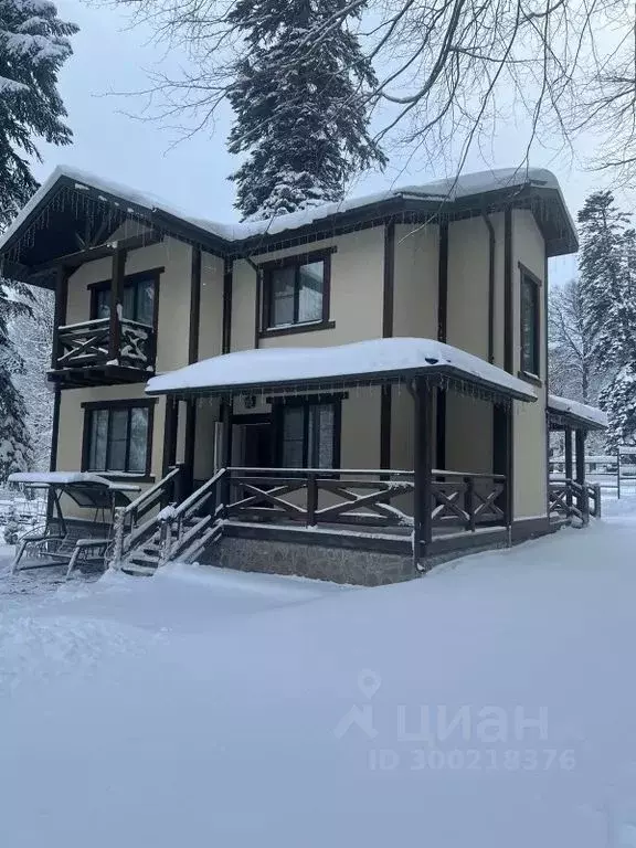 Дом в Карачаево-Черкесия, Зеленчукский район, с. Архыз ул. Банковская, ... - Фото 0