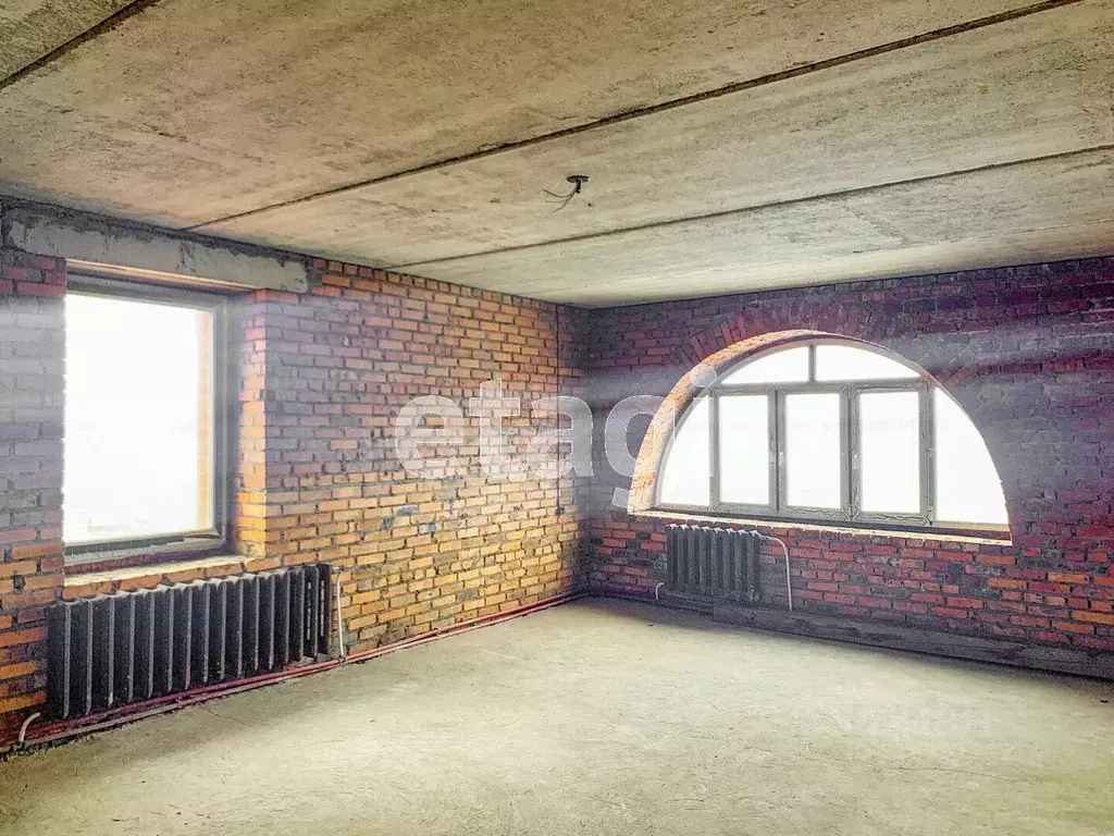 3-к кв. Приморский край, Владивосток ул. Станюковича, 48/2 (197.7 м) - Фото 0
