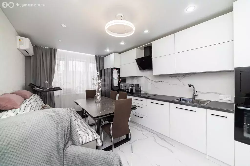 3-комнатная квартира: Курган, жилой район Заозёрный, 5-й микрорайон, ... - Фото 1