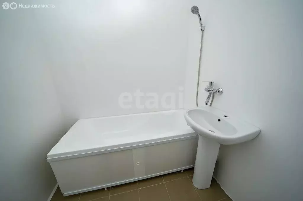 3-комнатная квартира: Новосибирск, Междуреченская улица, 3/1 (58 м) - Фото 1