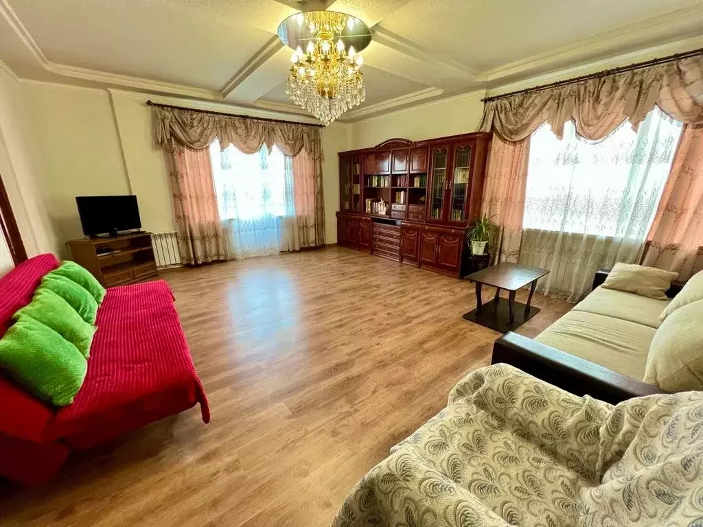 4-к кв. Смоленская область, Смоленск Коммунистическая ул., 5 (120.0 м) - Фото 0
