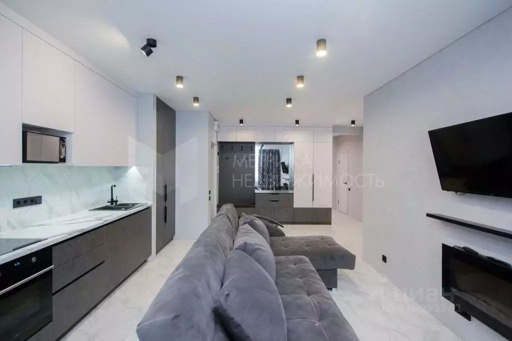 2-к кв. Тюменская область, Тюмень ул. Республики, 204к10 (70.0 м) - Фото 1