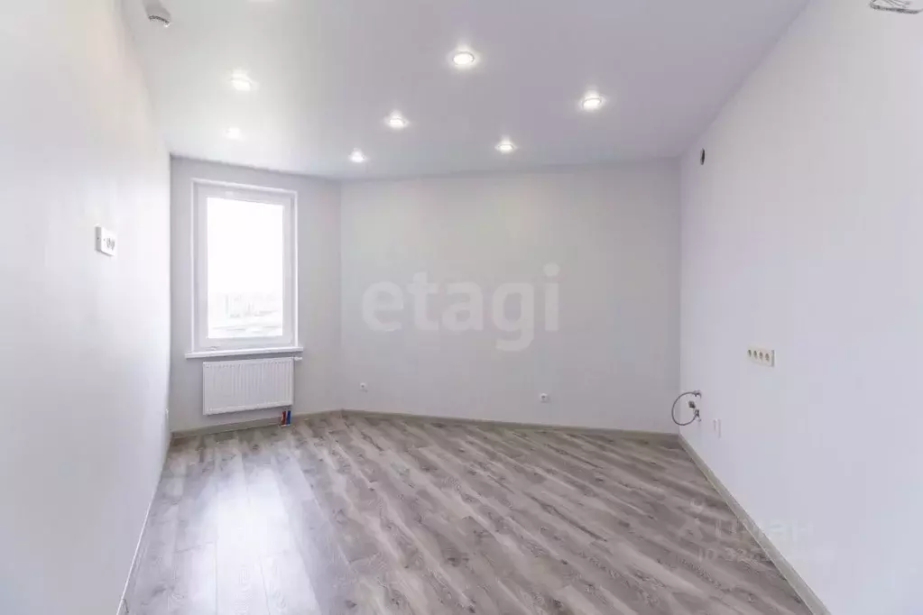 1-к кв. Тюменская область, Тюмень Новгородская ул., 3 (40.3 м) - Фото 1