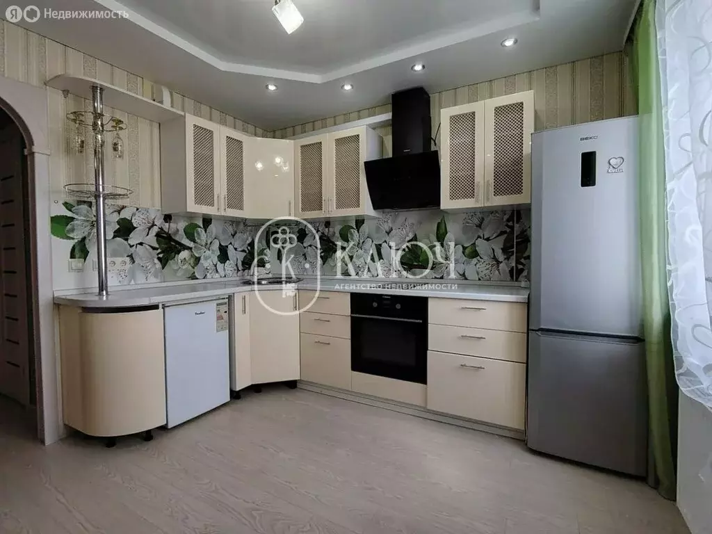 2-комнатная квартира: Чебоксары, Радужная улица, 10к1 (63 м) - Фото 1