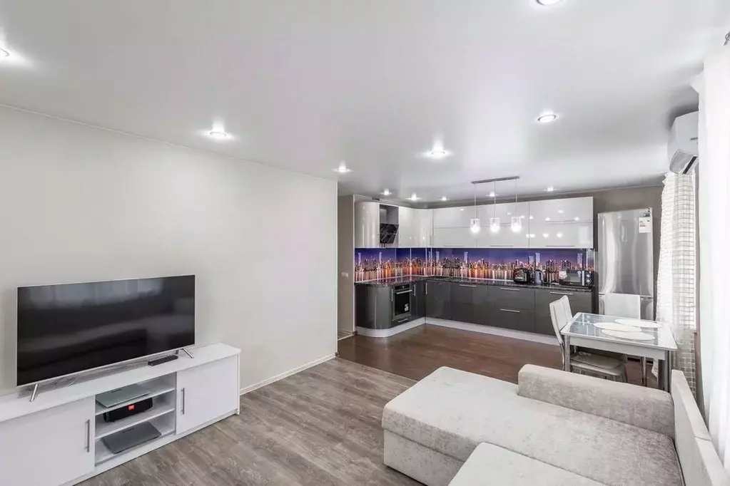 2-к кв. Омская область, Омск бул. М.М. Кузьмина, 21 (57.5 м) - Фото 1