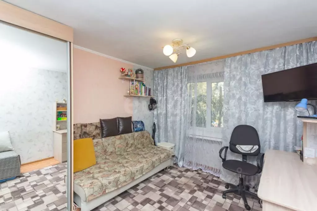 Комната Тюменская область, Тюмень ул. Декабристов, 152 (15.0 м) - Фото 1