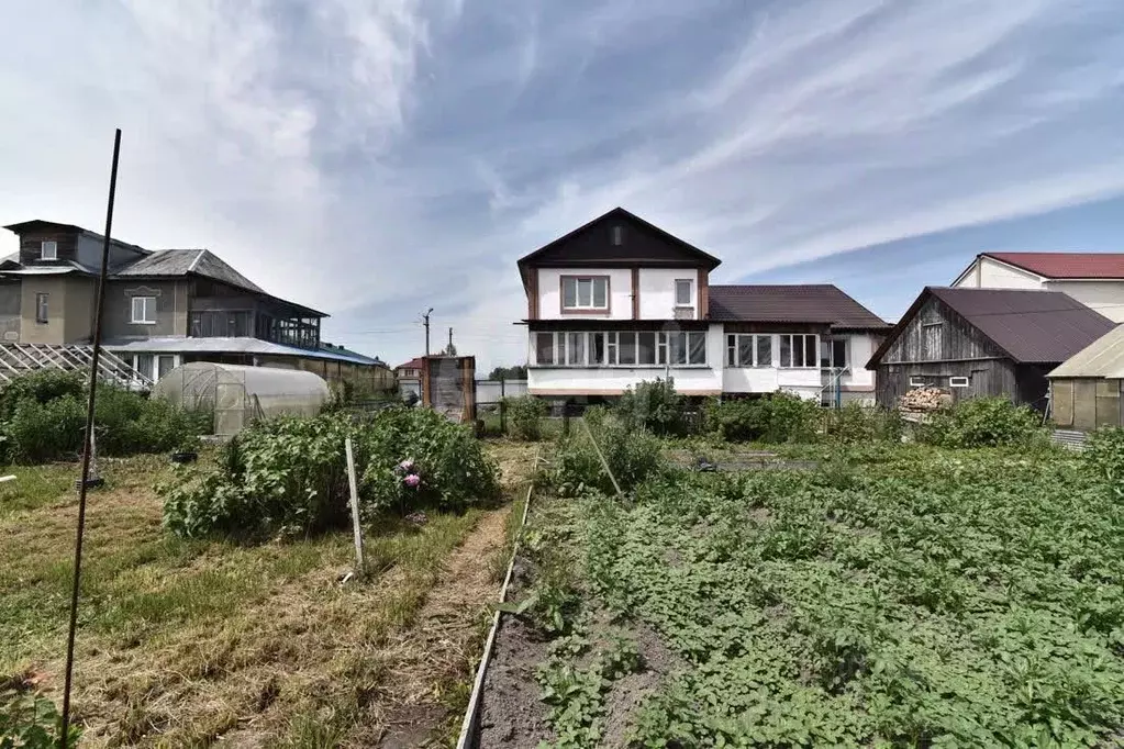 Дом в Сахалинская область, Южно-Сахалинск Плодородная ул., 17 (220 м) - Фото 1