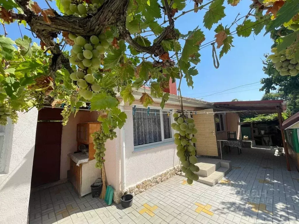 Дом в Крым, Черноморское пгт ул. Павленко, 3 (70 м) - Фото 2