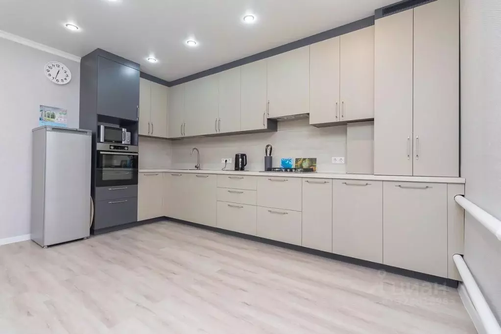 Дом в Омская область, Омск ул. Карпинского (152 м) - Фото 0