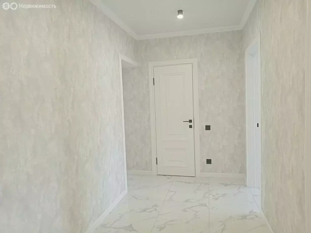 2-комнатная квартира: Владикавказ, улица Билара Кабалоева, 4 (65 м) - Фото 0