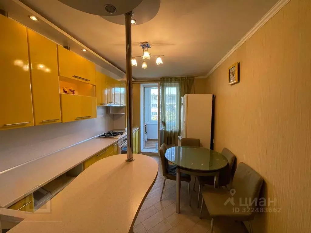 3-к кв. Крым, Евпатория ул. Имени 60-летия Октября, 9 (64.3 м) - Фото 1